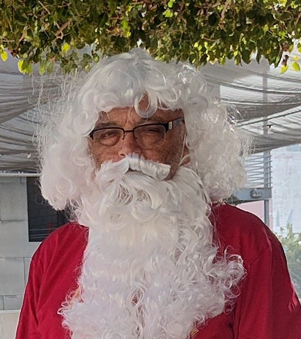 St. Nicholas standing at MH north